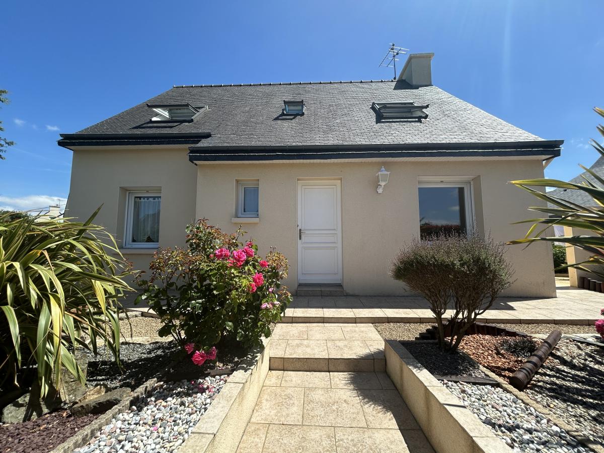 Maison familiale avec vie de plain-pied, jardin clos et grand sous-sol